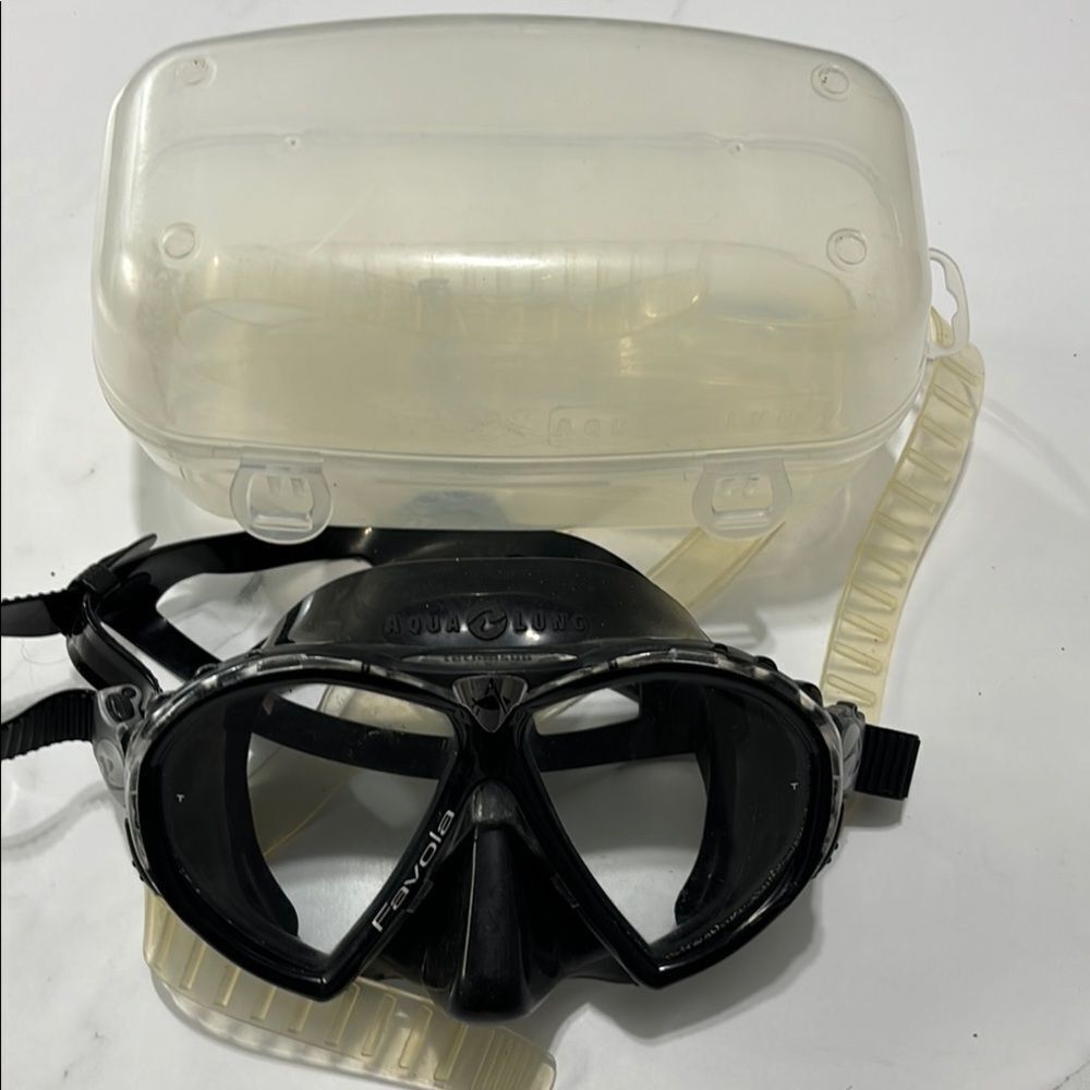 Black Dual-Lens Underwater Camera Mask with Protective Case